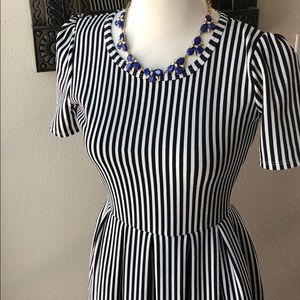 Lularoe Amelia Black & White stripes, XS. 🦄 print
